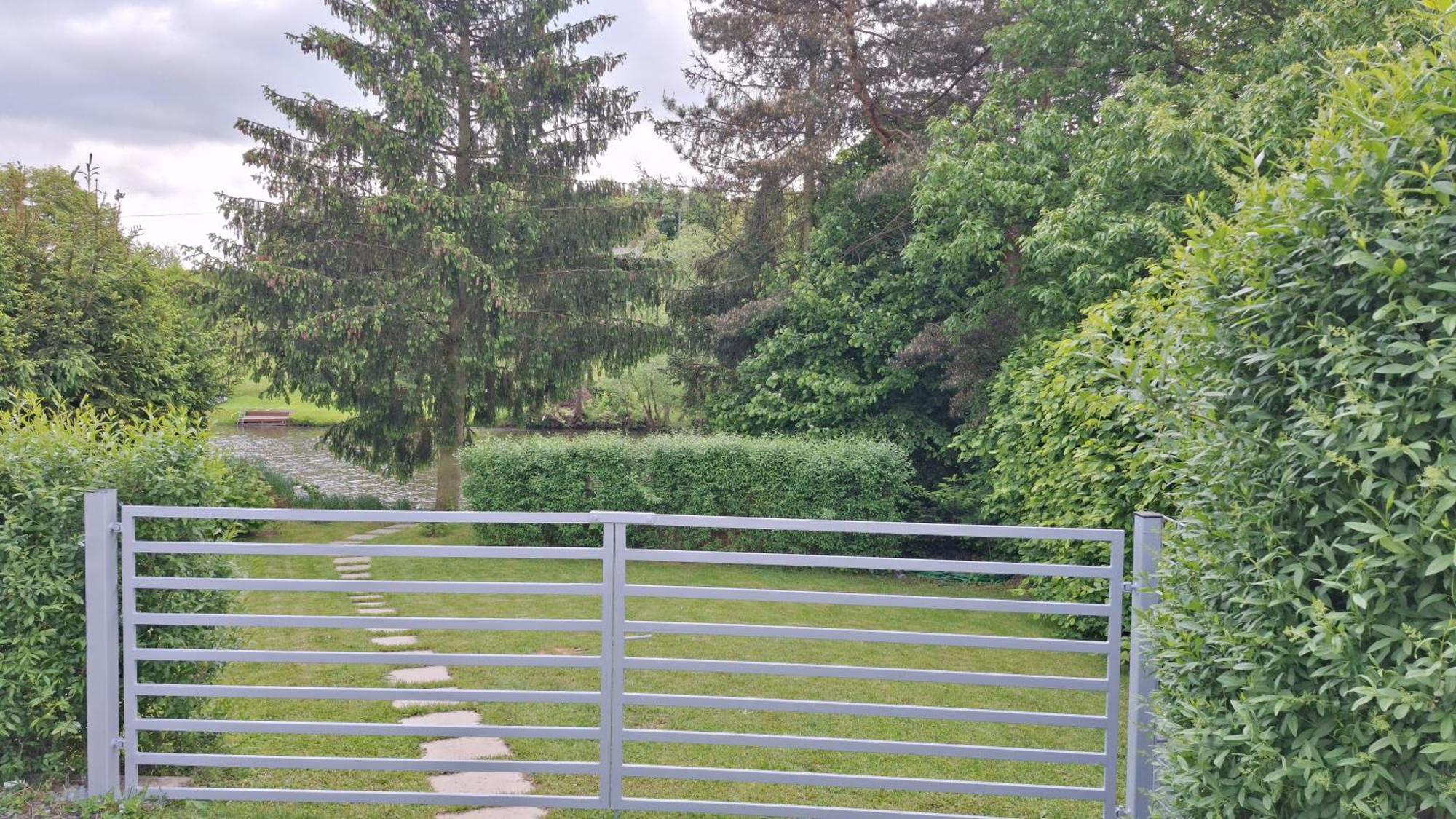 Bungalov Na Brehu Labe S Vlastnim Molem Pardubice Zewnętrze zdjęcie